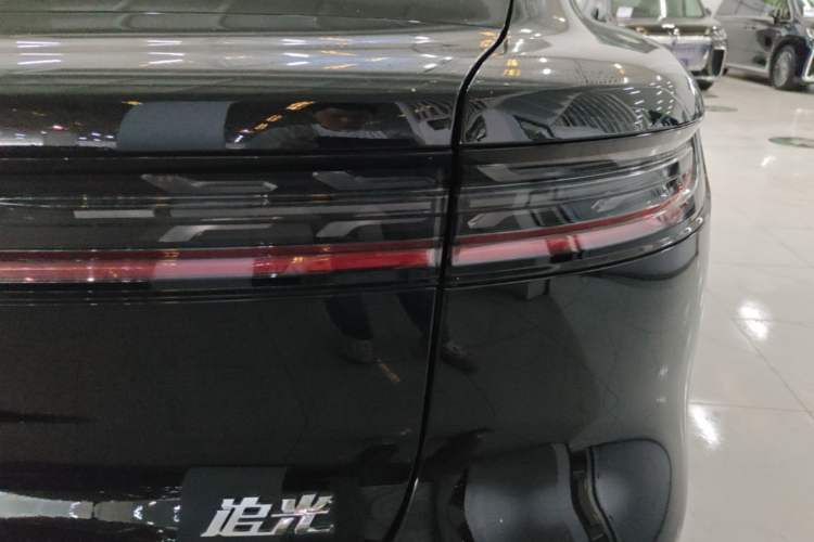 Used VOYAH PASSION 2024 PHEV Four-Wheel Drive Ultra-Long Range Executive Edition Right Rear Taillight