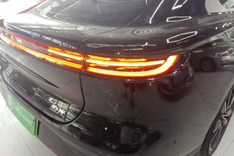 Used VOYAH PASSION 2024 PHEV Four-Wheel Drive Ultra-Long Range Flagship Model Right Rear Taillight