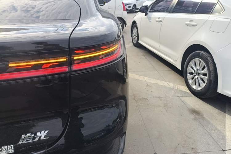 Used VOYAH PASSION 2024 PHEV Four-Wheel Drive Ultra-Long Range Flagship Model Right Rear Taillight
