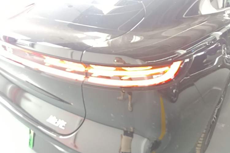 Used VOYAH PASSION 2024 PHEV Four-Wheel Drive Ultra-Long Range Flagship Model Right Rear Taillight