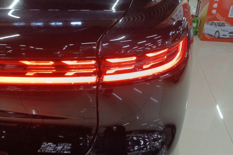 Used VOYAH PASSION 2024 PHEV Four-Wheel Drive Ultra-Long Range Flagship Model Right Rear Taillight