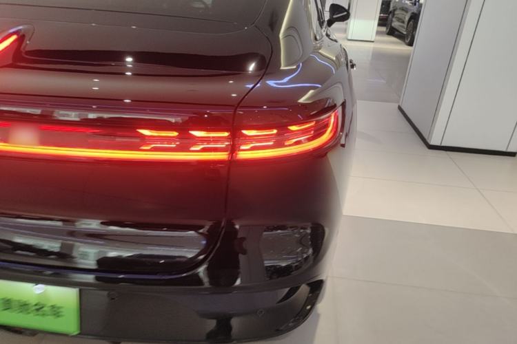 Used VOYAH PASSION 2024 PHEV Four-Wheel Drive Ultra-Long Range Flagship Model Right Rear Taillight