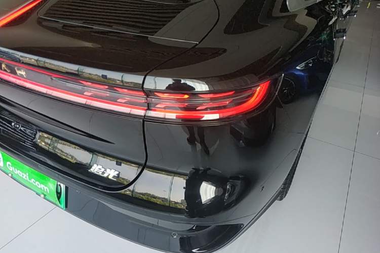 Used VOYAH PASSION 2024 PHEV Four-Wheel Drive Ultra-Long Range Flagship Model Right Rear Taillight