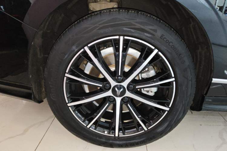 Used VOYAH PASSION 2024 PHEV Four-Wheel Drive Ultra-Long Range Executive Edition Right Rear Wheel Hub