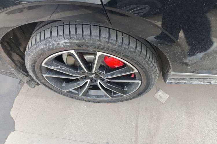 Used VOYAH PASSION 2024 PHEV Four-Wheel Drive Ultra-Long Range Flagship Model Right Rear Wheel Hub