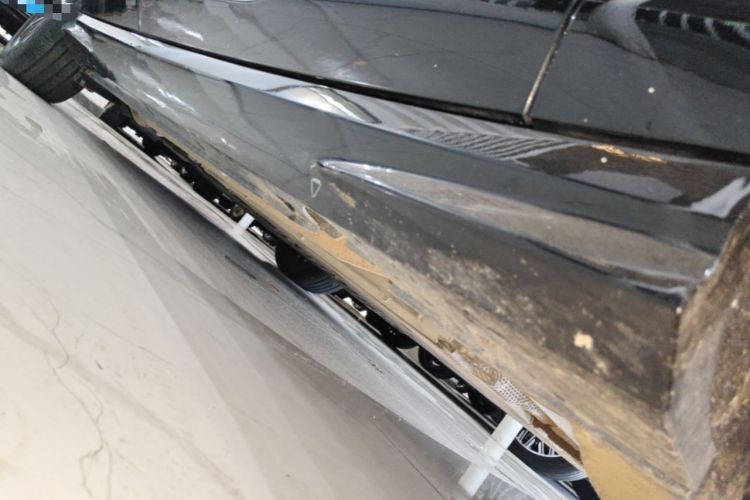 Used VOYAH PASSION 2024 PHEV Four-Wheel Drive Ultra-Long Range Executive Edition Right Side Sill