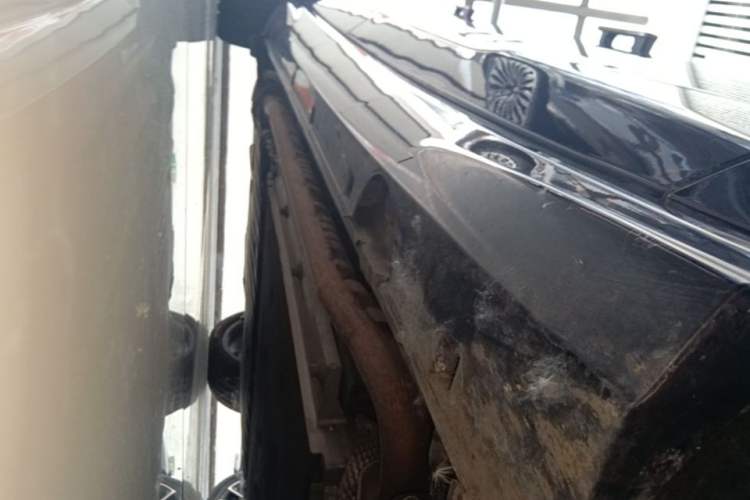 Used VOYAH PASSION 2024 PHEV Four-Wheel Drive Ultra-Long Range Flagship Model Right Side Sill