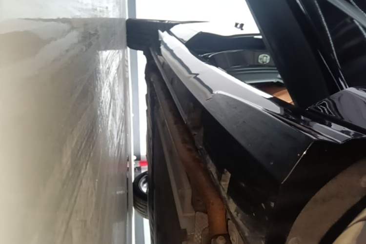 Used VOYAH PASSION 2024 PHEV Four-Wheel Drive Ultra-Long Range Flagship Model Right Side Sill
