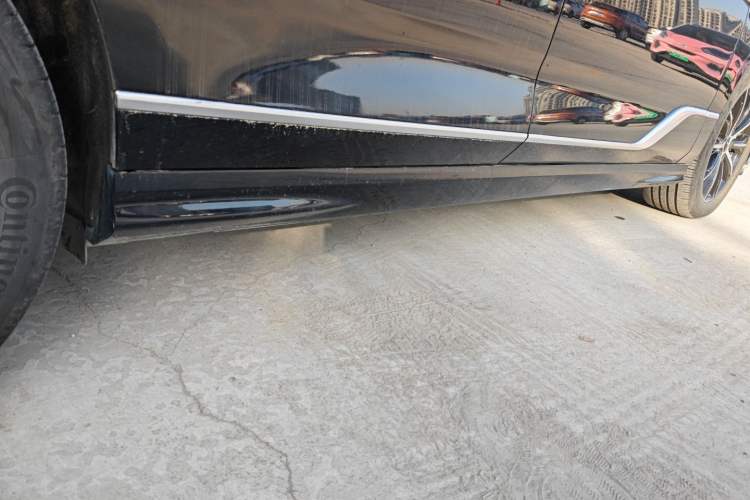 Used VOYAH PASSION 2024 PHEV Four-Wheel Drive Ultra-Long Range Executive Edition Right Side Sill