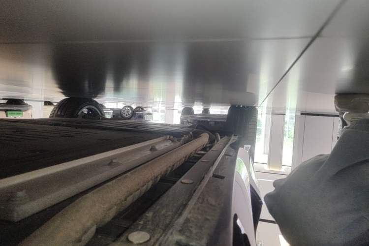 Used VOYAH PASSION 2024 PHEV Four-Wheel Drive Ultra-Long Range Flagship Model Right Side Sill