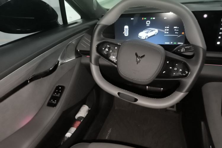 Used VOYAH PASSION 2024 PHEV Four-Wheel Drive Ultra-Long Range Executive Edition Steering Wheel