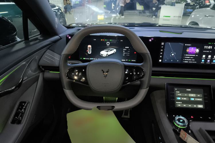 Used VOYAH PASSION 2024 PHEV Four-Wheel Drive Ultra-Long Range Executive Edition Steering Wheel