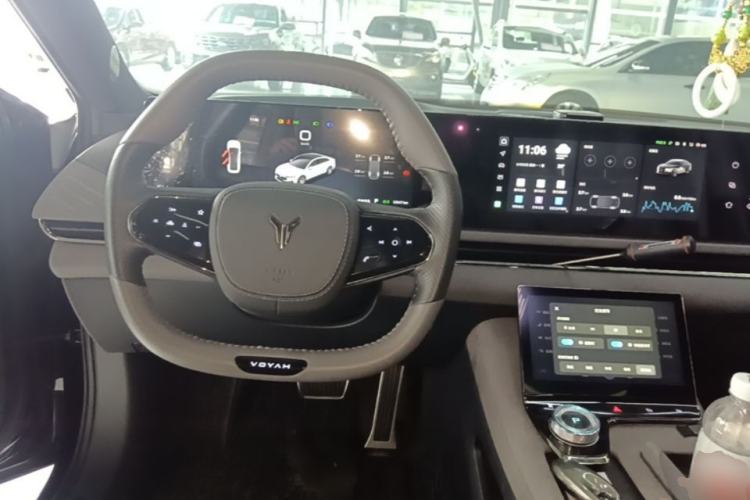 Used VOYAH PASSION 2024 PHEV Four-Wheel Drive Ultra-Long Range Flagship Model Steering Wheel