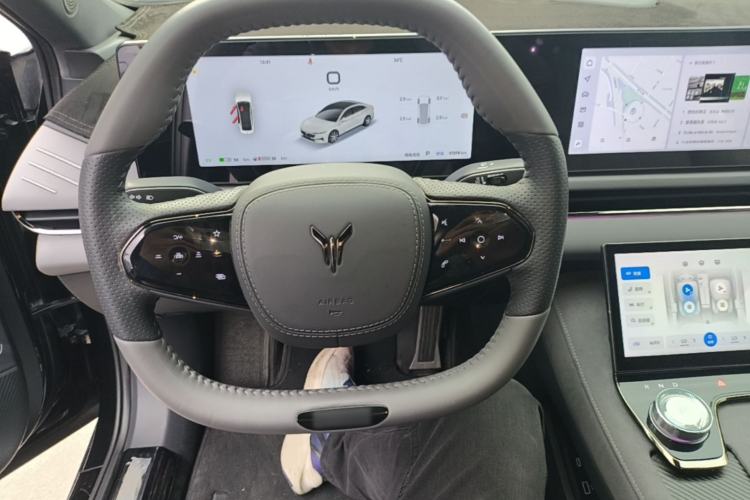 Used VOYAH PASSION 2024 PHEV Four-Wheel Drive Ultra-Long Range Flagship Model Steering Wheel