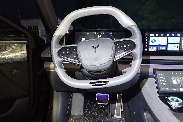 Used VOYAH PASSION 2024 PHEV Four-Wheel Drive Ultra-Long Range Flagship Model Steering Wheel
