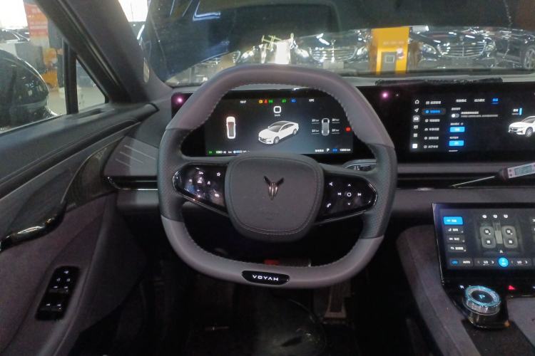 Used VOYAH PASSION 2024 PHEV Four-Wheel Drive Ultra-Long Range Flagship Model Steering Wheel