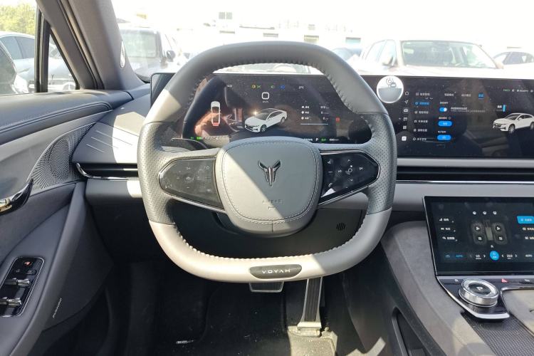 Used VOYAH PASSION 2024 PHEV Four-Wheel Drive Ultra-Long Range Flagship Model Steering Wheel