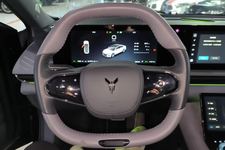 Used VOYAH PASSION 2024 PHEV Four-Wheel Drive Ultra-Long Range Flagship Model Steering Wheel