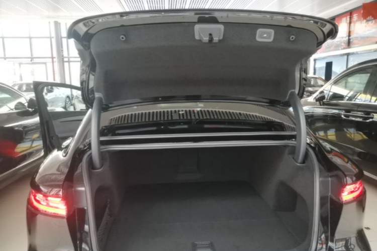 Used VOYAH PASSION 2024 PHEV Four-Wheel Drive Ultra-Long Range Flagship Model Trunk