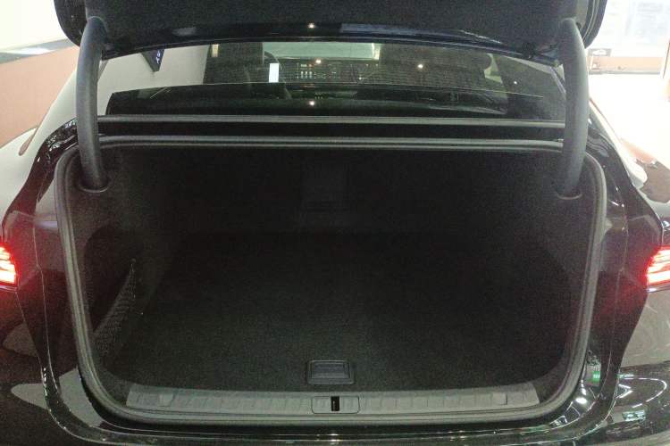 Used VOYAH PASSION 2024 PHEV Four-Wheel Drive Ultra-Long Range Flagship Model Trunk