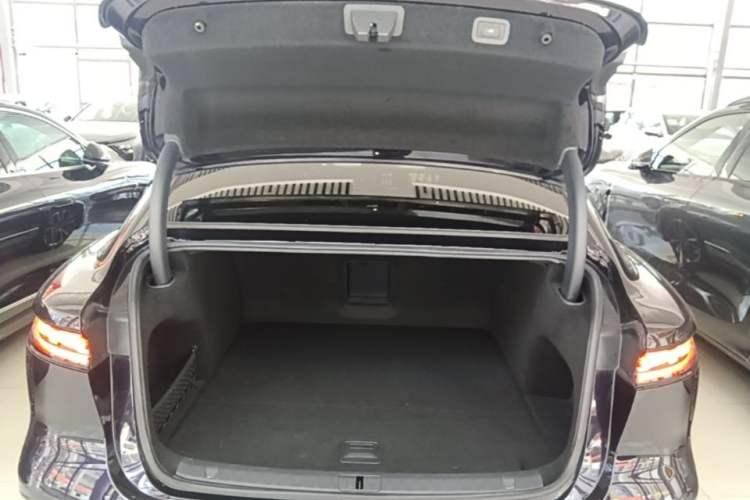 Used VOYAH PASSION 2024 PHEV Four-Wheel Drive Ultra-Long Range Flagship Model Trunk