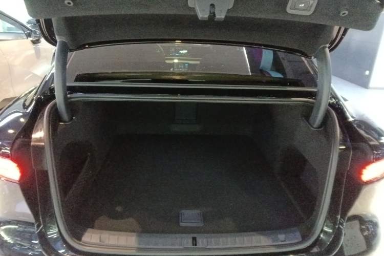 Used VOYAH PASSION 2024 PHEV Four-Wheel Drive Ultra-Long Range Flagship Model Trunk