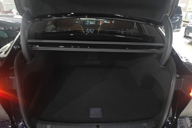 Used VOYAH PASSION 2024 PHEV Four-Wheel Drive Ultra-Long Range Flagship Model Trunk