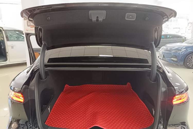 Used VOYAH PASSION 2024 PHEV Four-Wheel Drive Ultra-Long Range Flagship Model Trunk