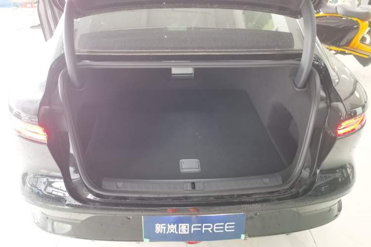 Used VOYAH PASSION 2024 PHEV Four-Wheel Drive Ultra-Long Range Flagship Model Trunk