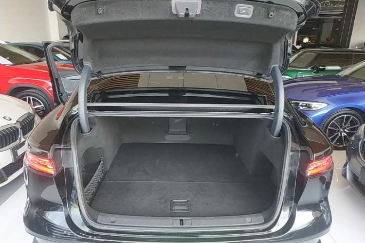 Used VOYAH PASSION 2024 PHEV Four-Wheel Drive Ultra-Long Range Flagship Model Trunk