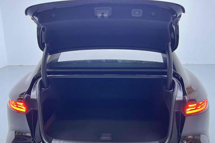 Used VOYAH PASSION 2024 PHEV Four-Wheel Drive Ultra-Long Range Flagship Model Trunk