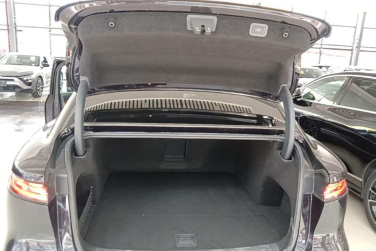Used VOYAH PASSION 2024 PHEV Four-Wheel Drive Ultra-Long Range Flagship Model Trunk
