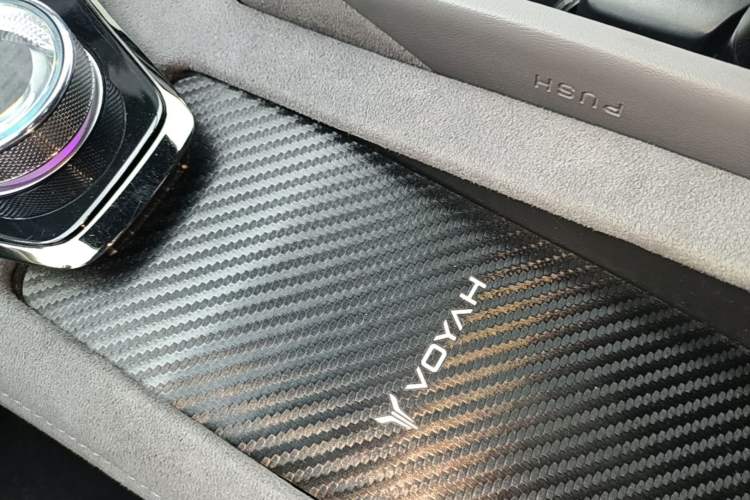 Used VOYAH PASSION 2024 PHEV Four-Wheel Drive Ultra-Long Range Flagship Model Vehicle Key