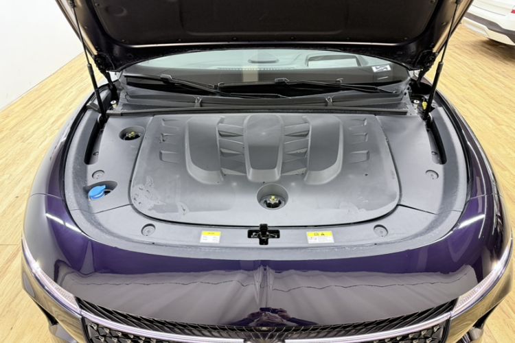 Used VOYAH PASSION 2024 PHEV Four-Wheel Drive Ultra-Long Range Flagship Model Engine Bay