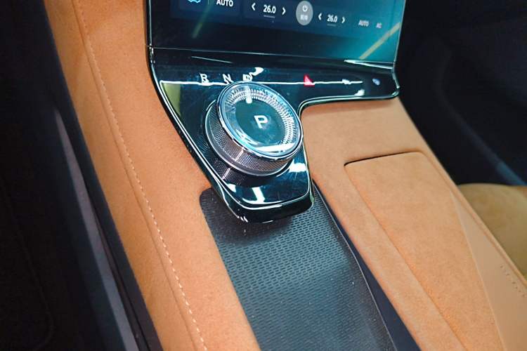 Used VOYAH PASSION 2024 PHEV Four-Wheel Drive Ultra-Long Range Flagship Model Gear Lever