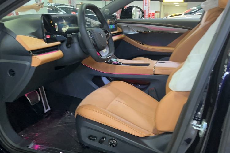 Used VOYAH PASSION 2024 PHEV Four-Wheel Drive Ultra-Long Range Flagship Model Interior 1