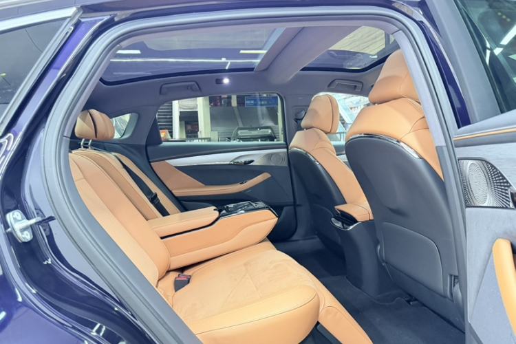 Used VOYAH PASSION 2024 PHEV Four-Wheel Drive Ultra-Long Range Flagship Model Interior 3