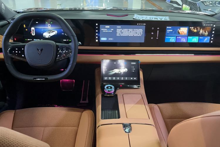 Used VOYAH PASSION 2024 PHEV Four-Wheel Drive Ultra-Long Range Flagship Model Interior 3