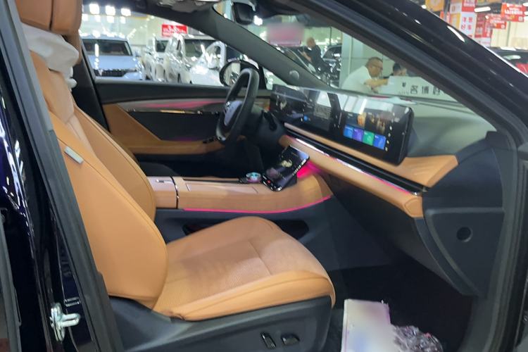 Used VOYAH PASSION 2024 PHEV Four-Wheel Drive Ultra-Long Range Flagship Model Interior 4
