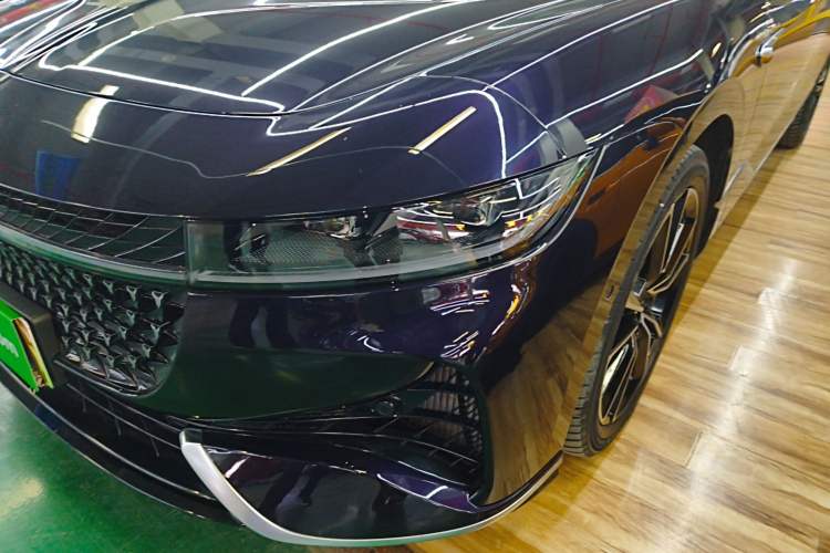 Used VOYAH PASSION 2024 PHEV Four-Wheel Drive Ultra-Long Range Flagship Model Left Front Headlight