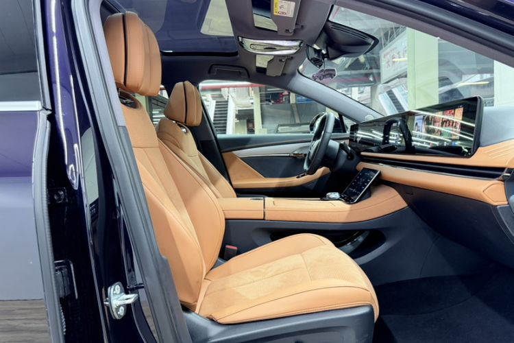 Used VOYAH PASSION 2024 PHEV Four-Wheel Drive Ultra-Long Range Flagship Model Right Front Seat
