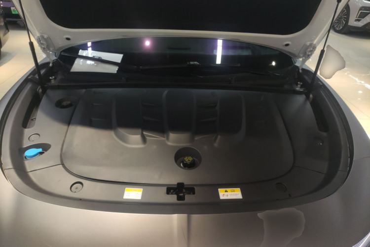 Used VOYAH PASSION 2024 PHEV Four-Wheel Drive Ultra-Long Range Executive Edition Engine Bay
