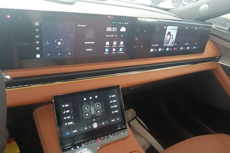 Used VOYAH PASSION 2024 PHEV Four-Wheel Drive Ultra-Long Range Flagship Model Audio And AC Panel