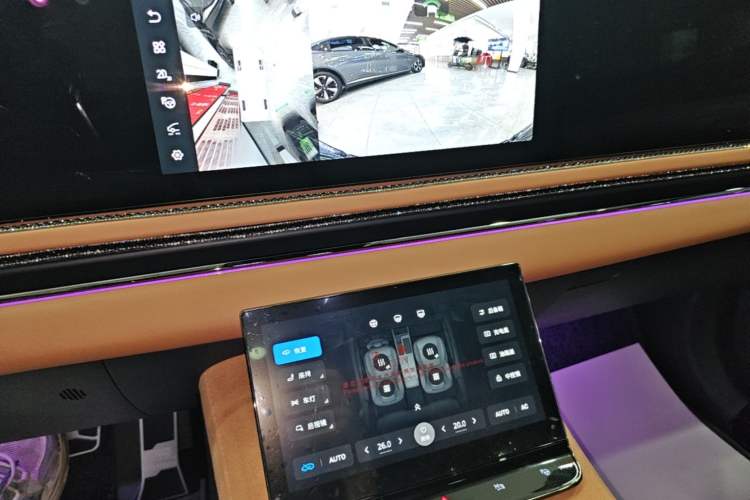 Used VOYAH PASSION 2024 PHEV Four-Wheel Drive Ultra-Long Range Flagship Model Audio And AC Panel