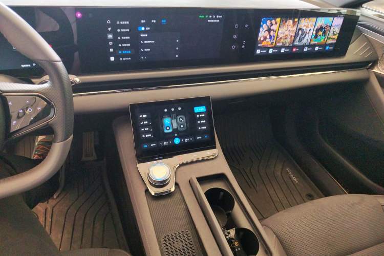 Used VOYAH PASSION 2024 PHEV Four-Wheel Drive Ultra-Long Range Flagship Model Audio And AC Panel