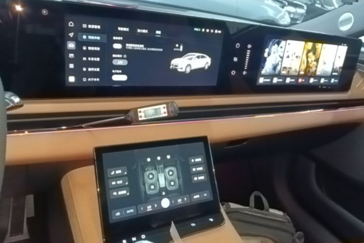 Used VOYAH PASSION 2024 PHEV Four-Wheel Drive Ultra-Long Range Flagship Model Audio And AC Panel