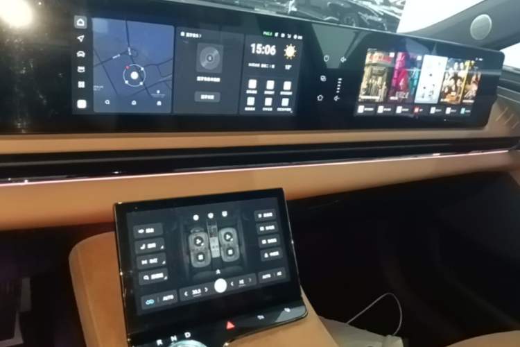 Used VOYAH PASSION 2024 PHEV Four-Wheel Drive Ultra-Long Range Flagship Model Audio And AC Panel