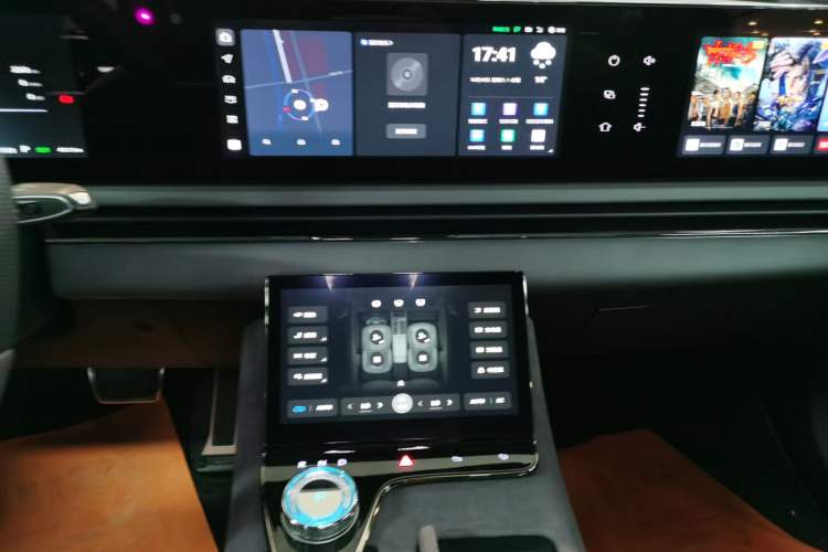 Used VOYAH PASSION 2024 PHEV Four-Wheel Drive Ultra-Long Range Flagship Model Audio And AC Panel