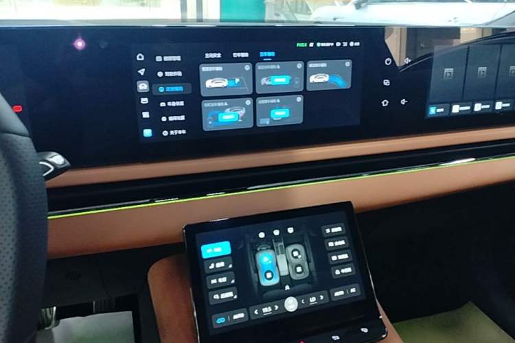 Used VOYAH PASSION 2024 PHEV Four-Wheel Drive Ultra-Long Range Flagship Model Audio And AC Panel