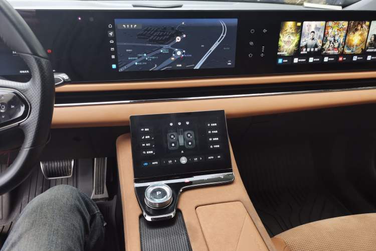 Used VOYAH PASSION 2024 PHEV Four-Wheel Drive Ultra-Long Range Flagship Model Audio And AC Panel